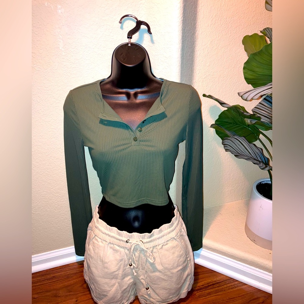 Set of 2 cropped long sleeved tops